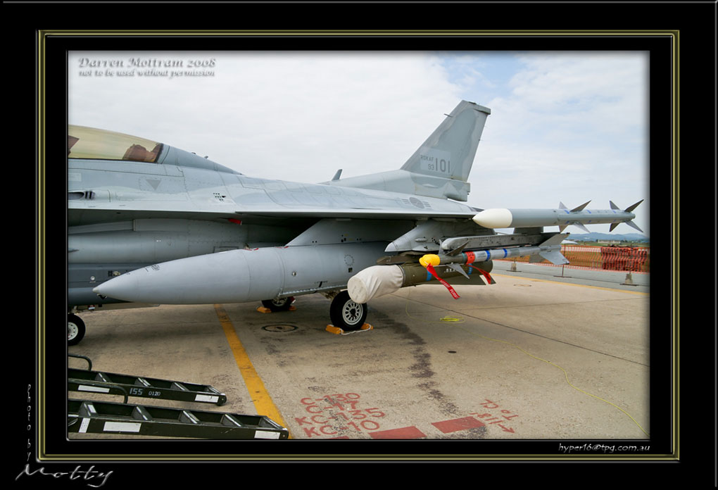 Mottys-ROKAF-F-16D-Details-04_2007_10_06_58-LR
