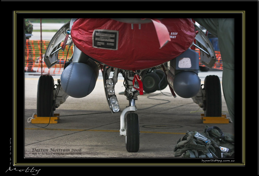 Mottys-ROKAF-F-16D-Details-29_2007_10_07_2230-LR