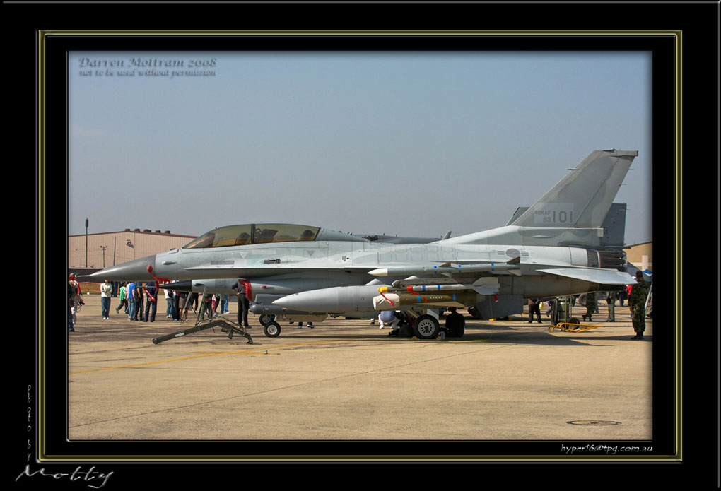 Mottys-ROKAF-F-16D-03_2007_10_07_96-LR
