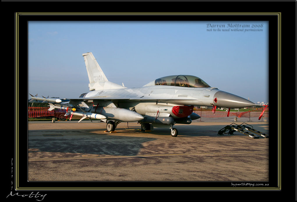 Mottys-ROKAF-F-16D-10_2007_10_06_2036-LR