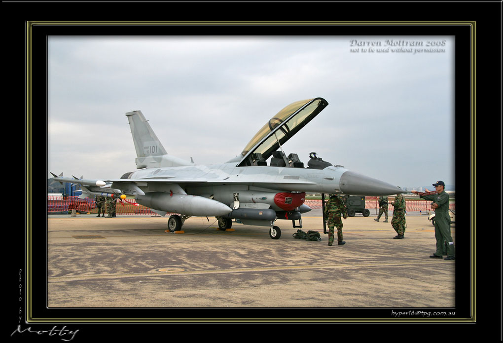 Mottys-ROKAF-F-16D-11_2007_10_07_1401-LR