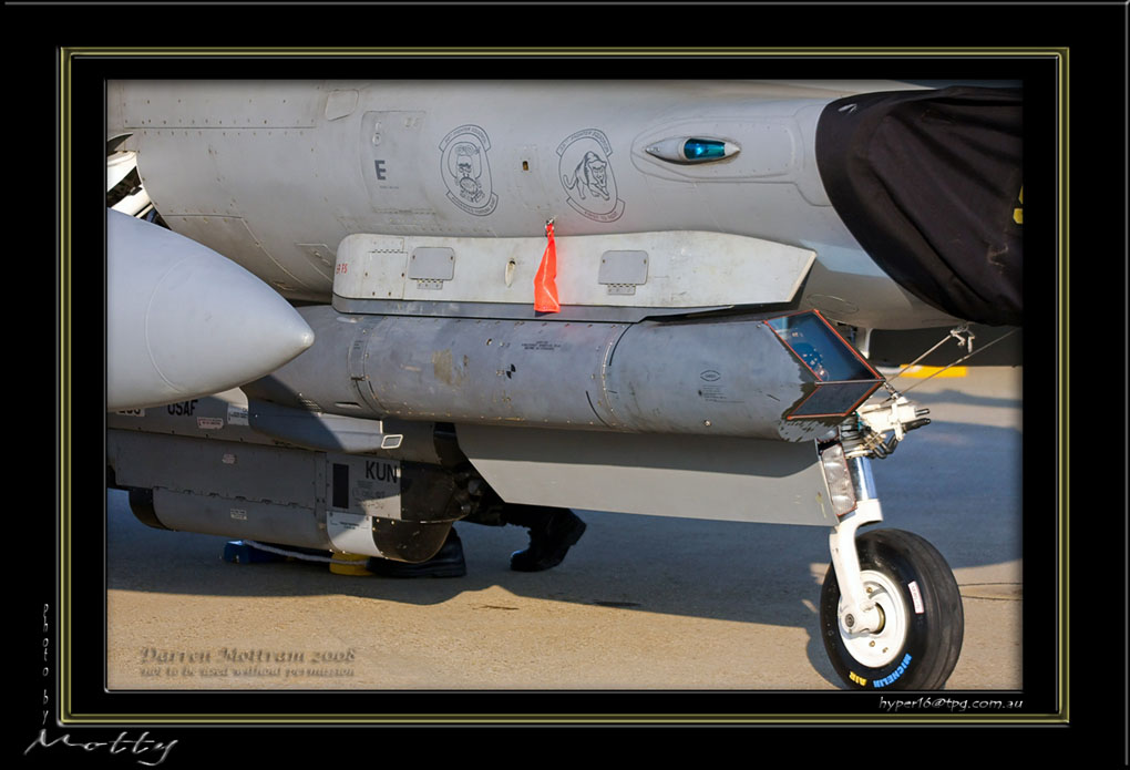 Mottys-F-16C-Details-02_2007_10_06_1794-LR