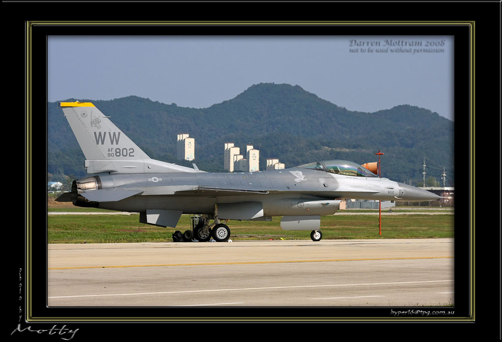 Mottys-WW-F-16C-802-09_2007_10_06_762-LR