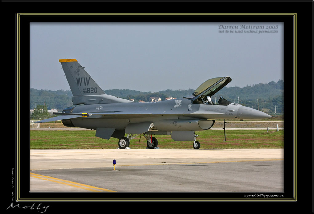 Mottys-WW-F-16C-820-04_2007_10_07_87-LR