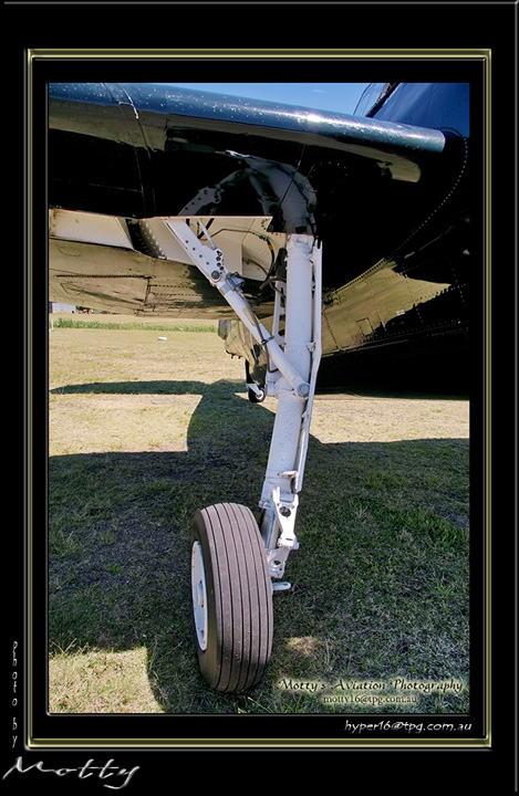 Mottys-Avenger-VH-MML-LW-004-2008_10_25-6036-LR-1-001